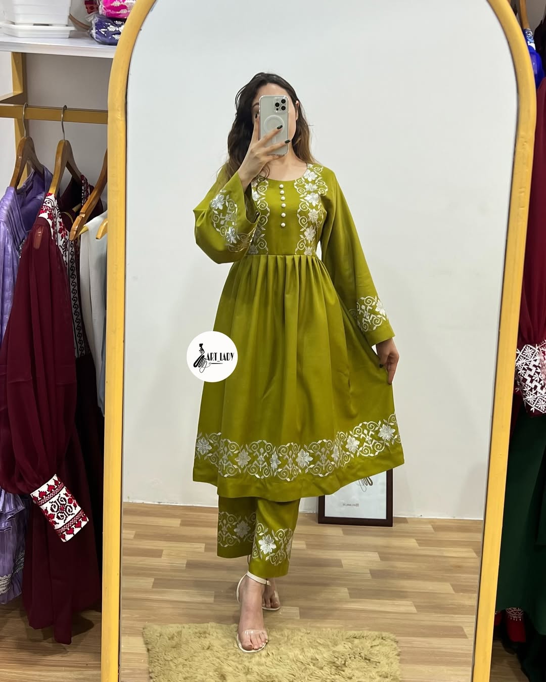 Olive embroidery 2piece set